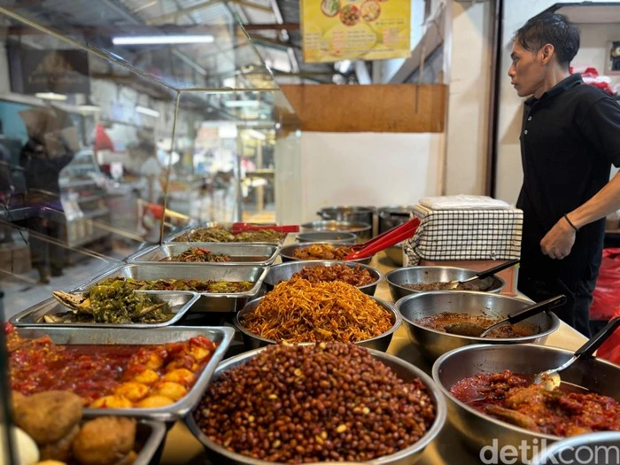 Lengkap! Ini Kuliner Enak yang Ada di Pasar Puri Indah