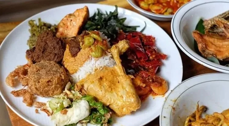 Restoran Padang Premium di Depok dengan Puluhan Menu Lezat