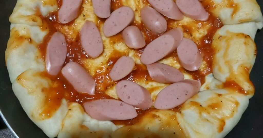 Resep Pizza Teflon Rumahan yang Nikmat Pakai Topping Sosis